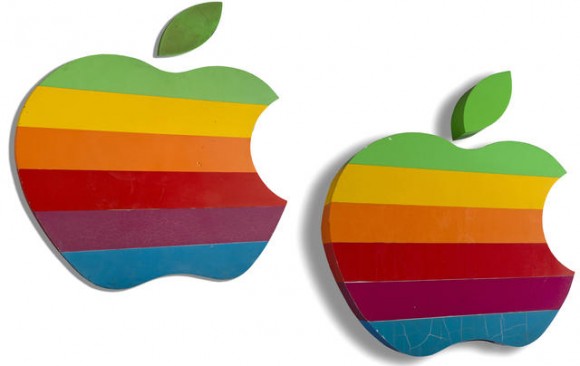 アップルの虹色のりんごマークが競売に 入札開始価格は1万ドル以上 Iphone Mania