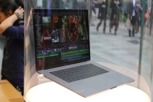 MacBook Pro 表参道 Apple Store