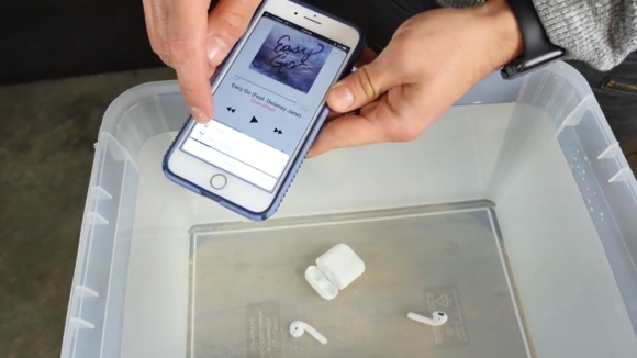Airpodsは落下 洗濯 潜水に耐えられる 実験動画が公開 Iphone Mania
