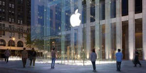 apple-fifth-avenue glassed entrance