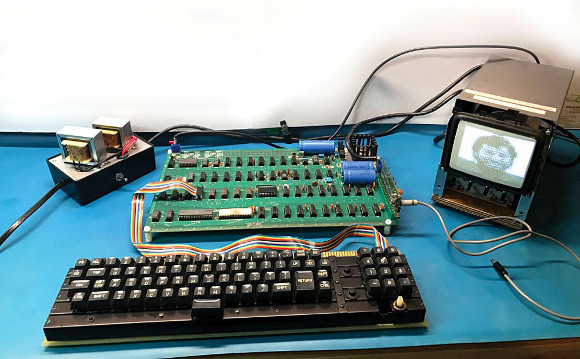 70年代に作られたApple-1コンピュータ（動作確認済み）がオークション 