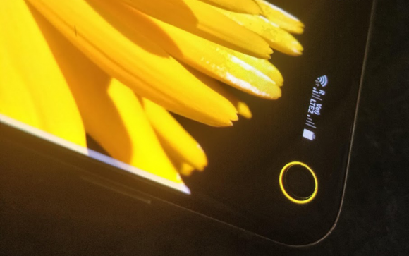 カメラ穴の色でバッテリー残量が丸わかり Galaxy S10で画期的発想のアプリ登場 Iphone Mania