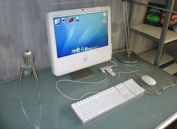 アップル【動作確認済】iMac 17インチモデル 1.83GHZ