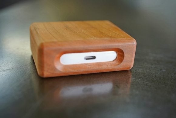 AirPods Pro用の木製ケース2