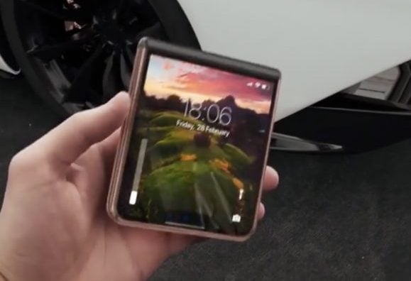 iPhone12 Flip 1
