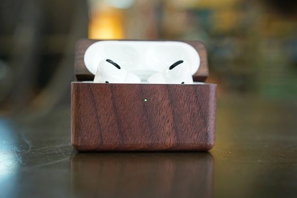 AirPods Pro用の木製ケース3