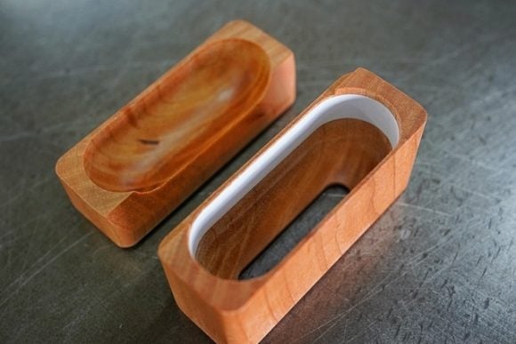 AirPods Pro用の木製ケース4