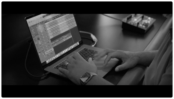 Apple 「In the studio with Grammy-nominated music producer Oak Felder」