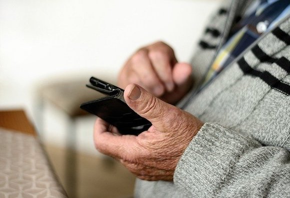 コロナ禍のシニア スマホでlineの利用増 スマホ利用検討者もline希望者多い Iphone Mania