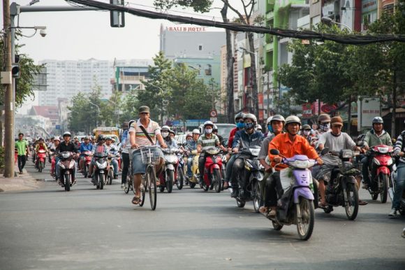 ベトナムの大量の数のバイクの画像
