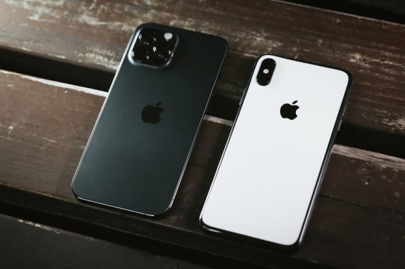 iPhone12 ProとiPhone Xの画像