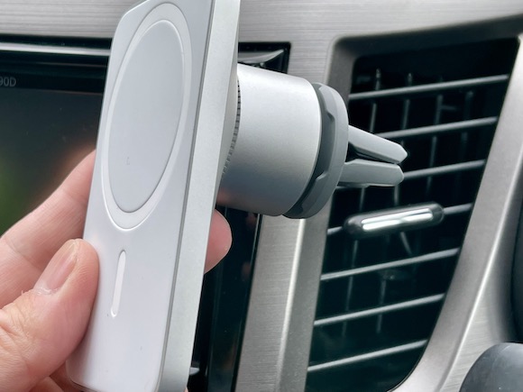 ベルキン Belkin「MagSafe Air Vent 車用磁気スタンド PRO」 レビュー