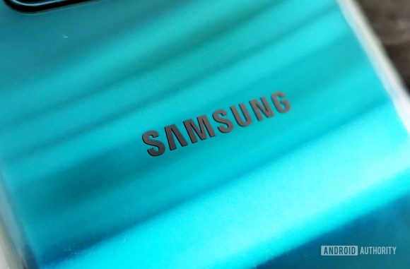 Samsungのロゴの入ったスマートフォンの画像