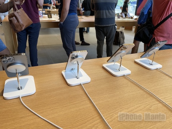 Apple Store iPhone13