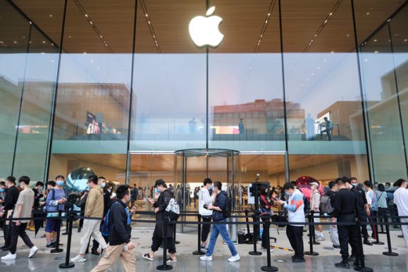 Apple_iPhone-iPad-Availability_Beijing-Store-Exterior_09242021_big.jpg.medium
