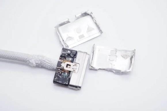 Apple USB-C – MagSafe 3ケーブル、140W電源アダプの分解画像 - iPhone