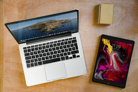 MacBookとiPadの画像