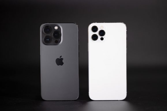 iPhone12 ProとiPhone13 Proの写真