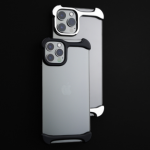 iPhone12/13シリーズをほぼ裸で持ち歩けるスマホプロテクター