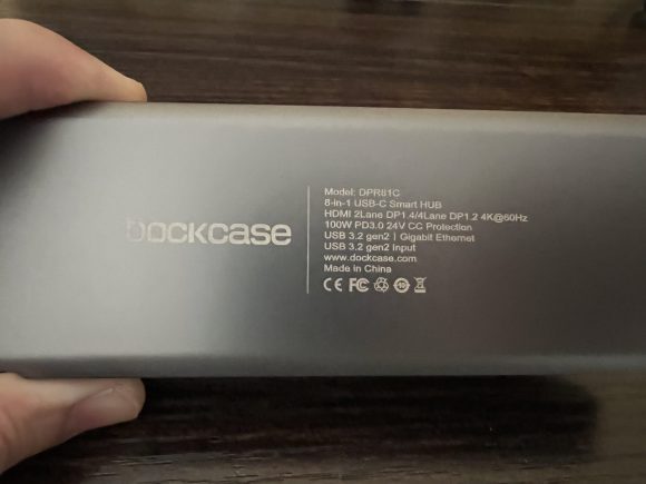 DOCKCASE 8-in-1  USB-Cハブの背面
