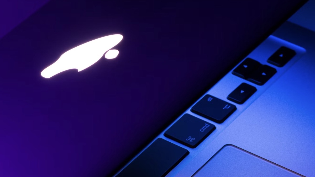 MacBook-glowing-apple-logo