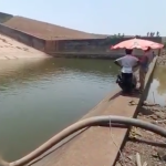 インド　貯水池　水　スマートフォン