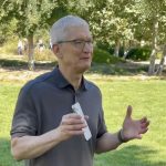 Apple ティム・クックCEO iPhone15 Pro Max カラー