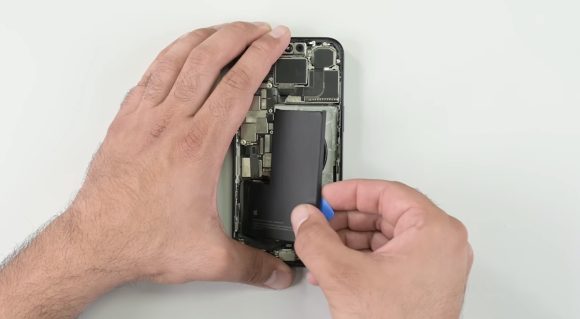 iFixit iPhone15 Pro Max 分解 バッテリー