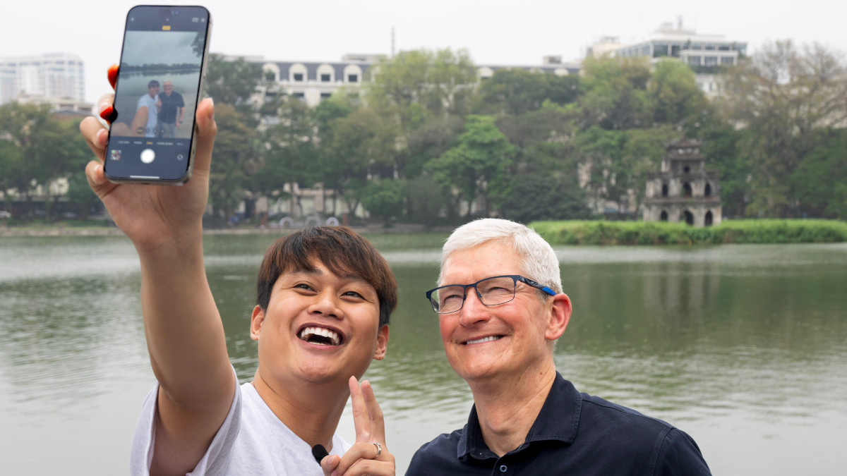 Is there something wrong with the way you take selfies?  Debate over which camera to use – iPhone Mania