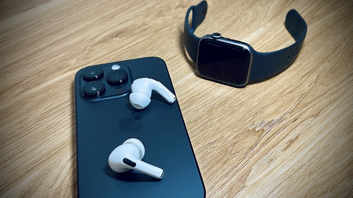 iPhone、Apple WatchとAirPods hato/iPhone Mania