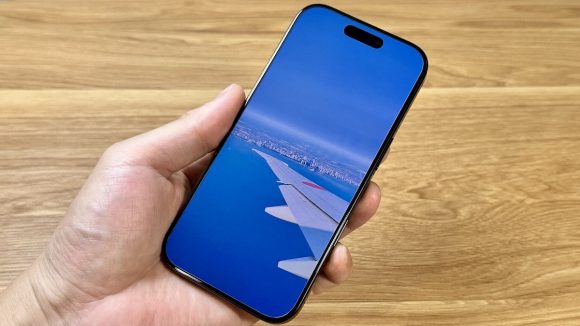 iPhone16 Pro トリニティ Simplism 「貼るピタPro」 ガラスフィルム レビュー hato/iPhone Mania