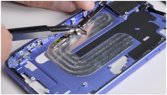 iPhone16 分解 iFixit/YouTube