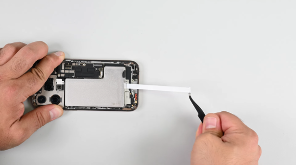 iPhone16 pro iFixit_8