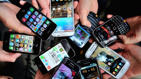 2013年の世界スマホ出荷、10億台突破!アップルは輝きを取り戻せるか?