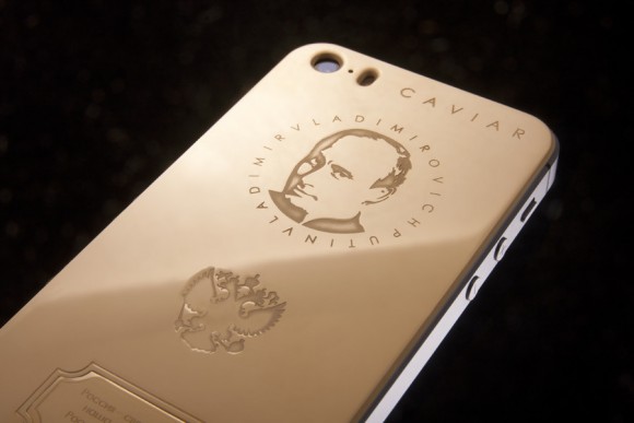 プーチン大統領の顔入り、18金製の高級iPhone5s