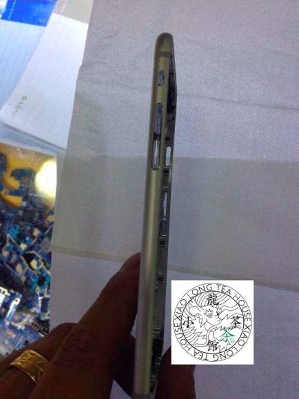 iPhone6の背面パネル写真が流出！