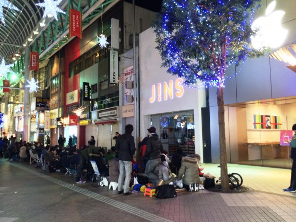 2014年元旦夜のApple Store仙台一番町
