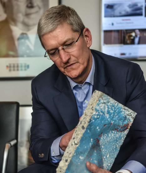 アップルのクックCEO、ドイツのメルケル首相と会談