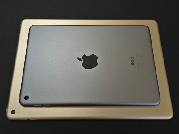 iPad Air2との大きさ比較画像