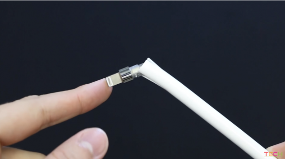 動画】Apple Pencilは端子にかかる力を逃がす構造、簡単には曲がらない 