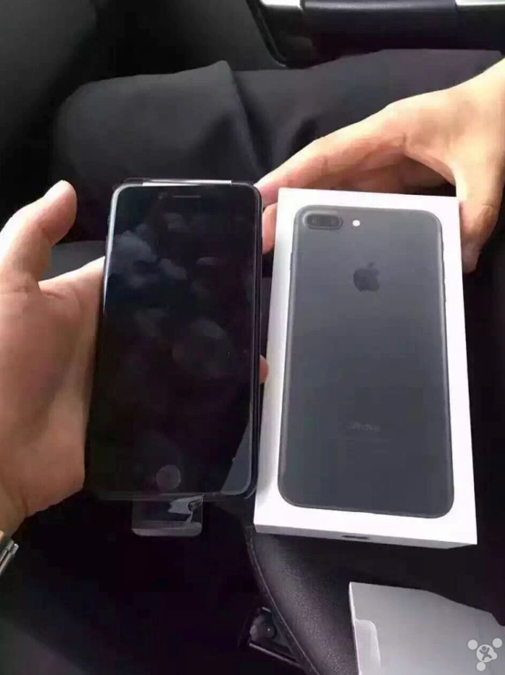 iPhone7 Plus ブラック