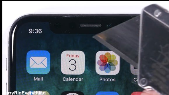 iPhone X 強度テスト JerryRigEverything