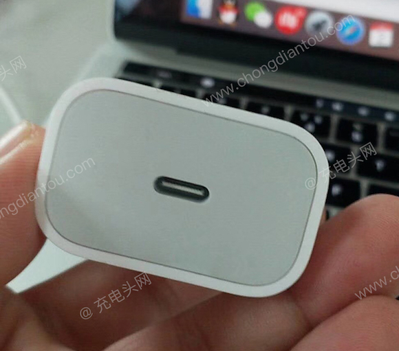 2018 iPhone USB-C アダプタ
