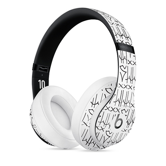 neymar-beats-studio3-headphones