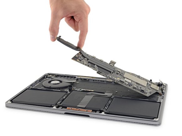 iFixitが13インチMacBook Proを分解、バッテリー大型化などの変化 