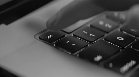 Apple 16インチ MacBook Pro Escキー