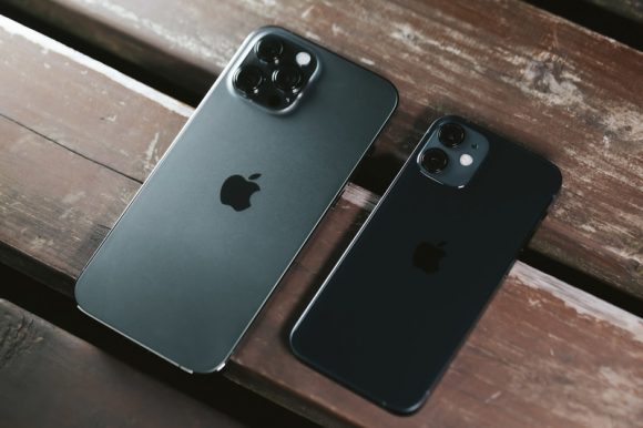 iPhone 12 Pro MaxとiPhone 12 miniの画像