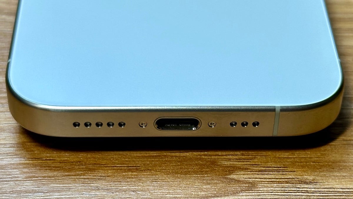 iPhone15 Pro USB-Cポート