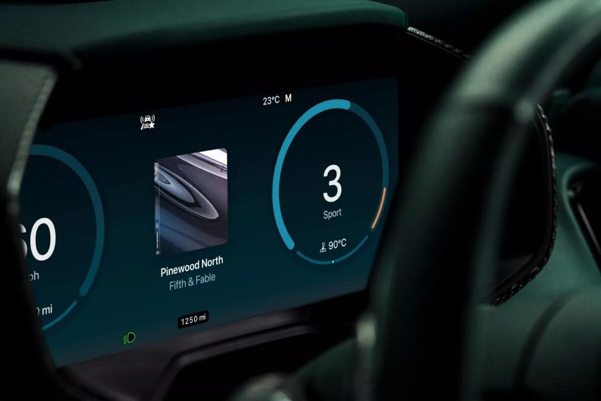 Aston Martin CarPlay Ultra