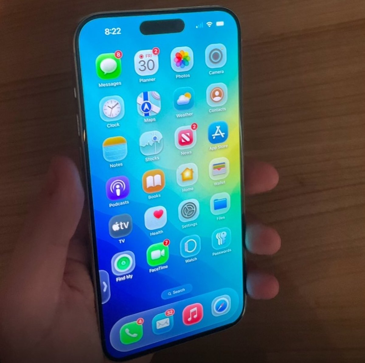 iOS26のコンセプト画像？が出回る〜丸みを帯びた新しい角丸アイコンと新UIを採用